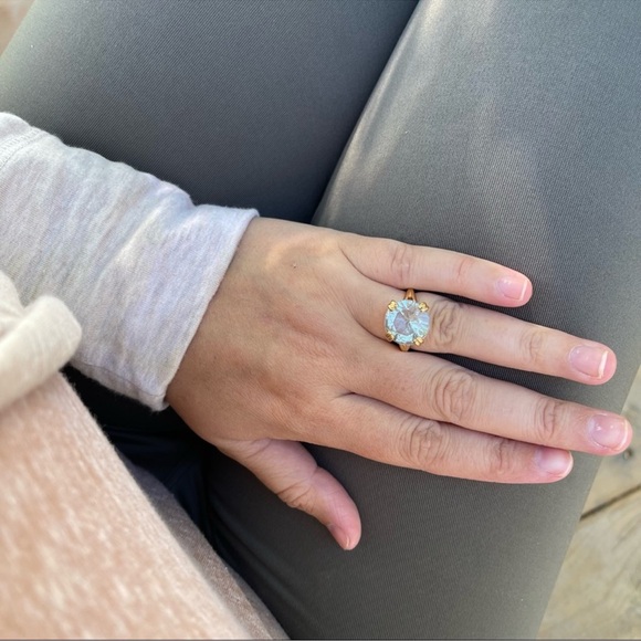 Gold Ring - Picture 5 of 6